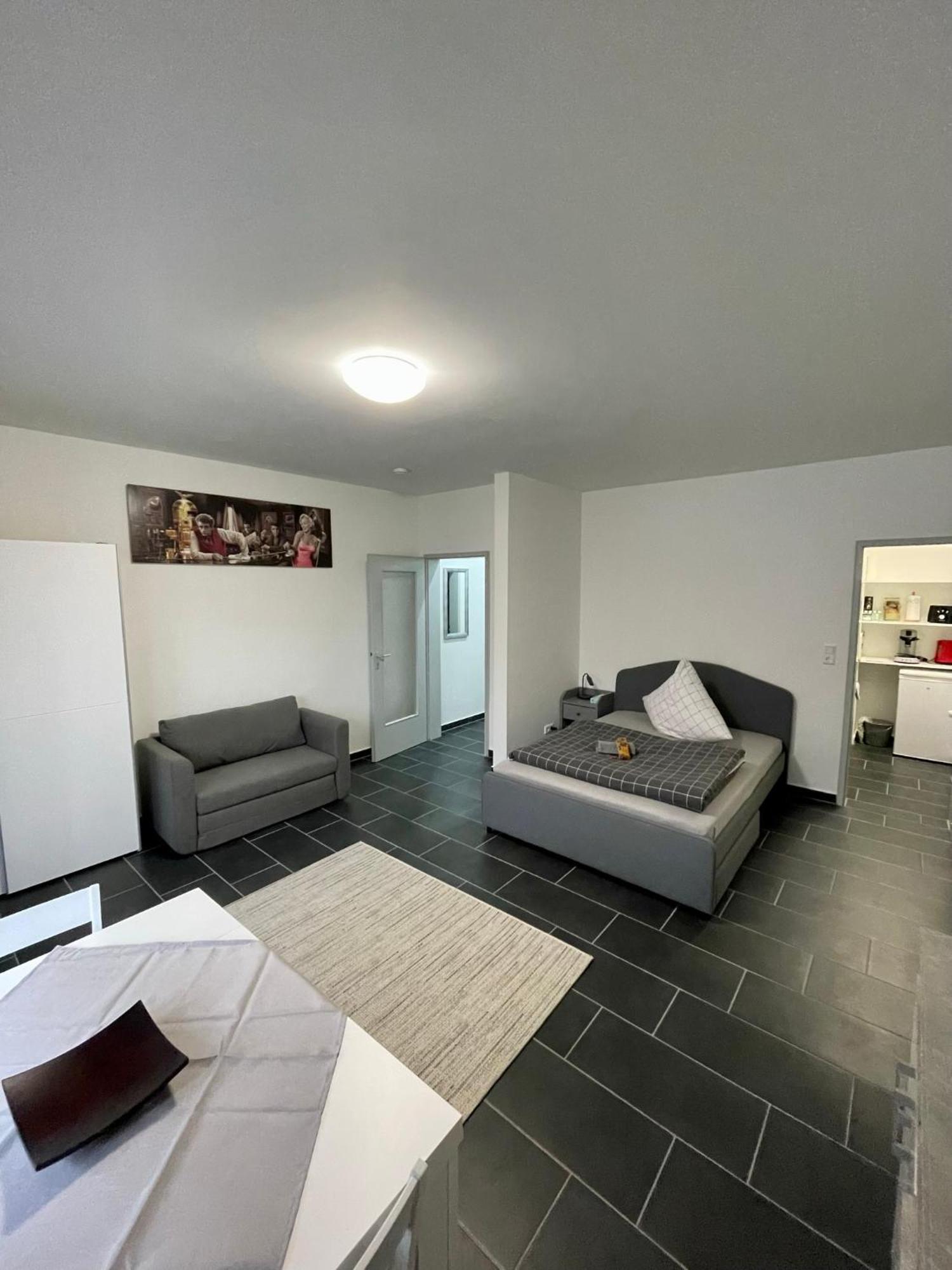 Ferienwohnung Naehe Hauptbahnhof & Ece-Center, Smart Tv Karlsruhe Exterior foto